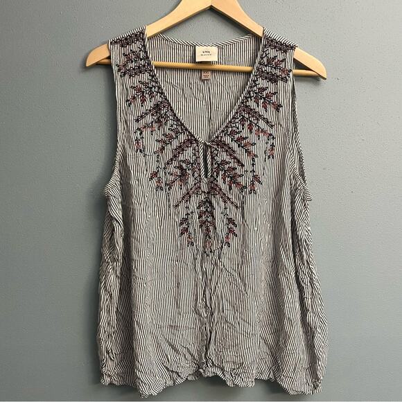 Knox Rose Embroidered Tank Top - Picture 1 of 4